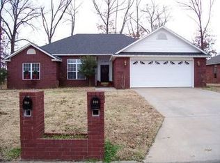 905 Village Dr, Lavaca, AR 72941