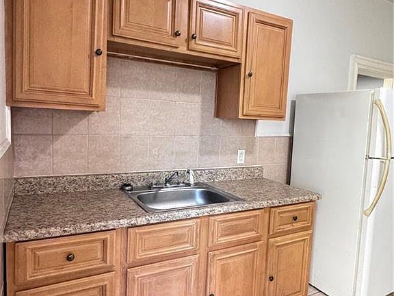 3rd image of 1402 Westminster St #2R
