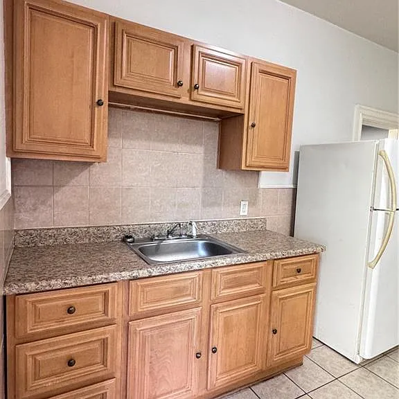 1402 Westminster St #2R — Photo 3
