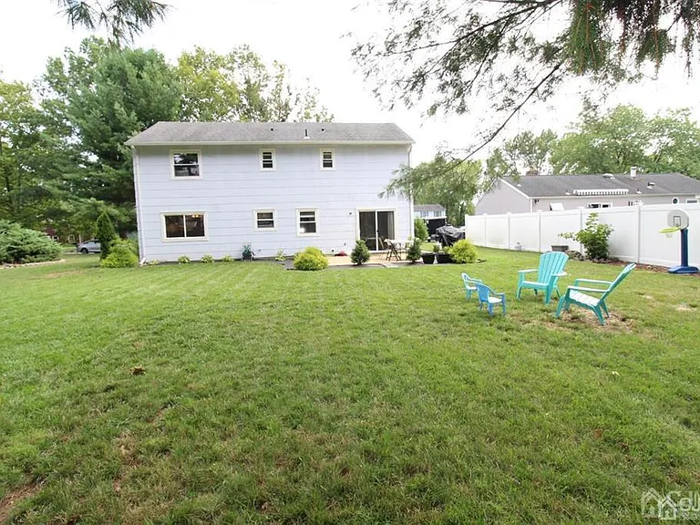 47 Linden Ln — Photo 31