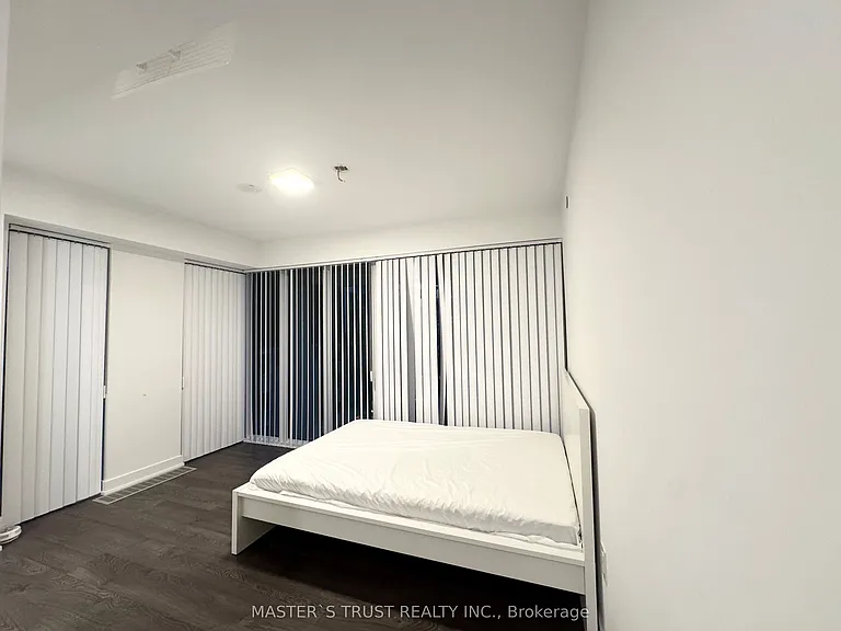 50 McCaul St #512 — Photo 2