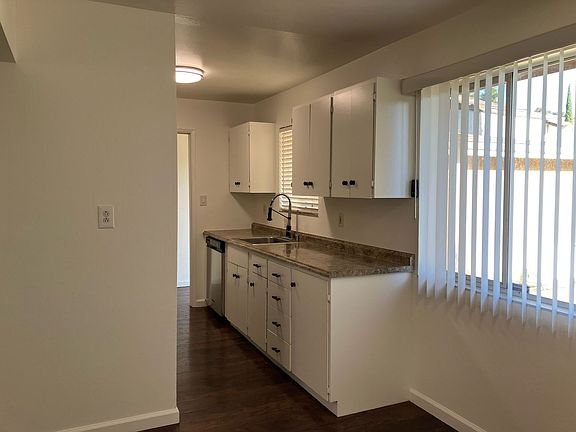 3rd image of 137 Lomita Ave