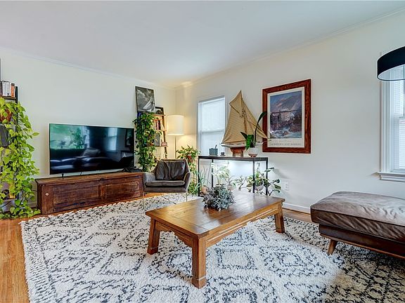 5th image of 380 Hillside Ave
