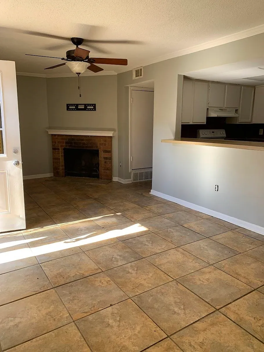 Building Photo - 3662 Chesterwood Dr