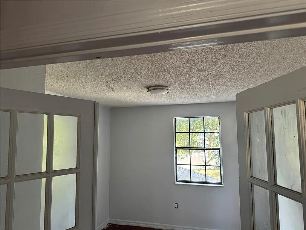 3 bed, 2.5 bath, 2016 sqft, $2,200 — Photo 4