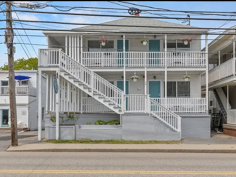 44 E Grand Ave — Photo 10