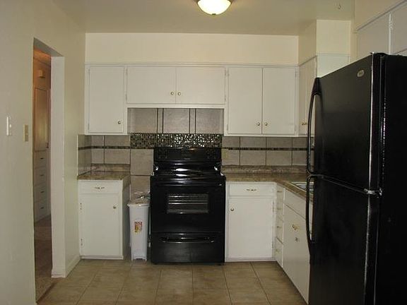 2nd image of 613 W Plains Ave