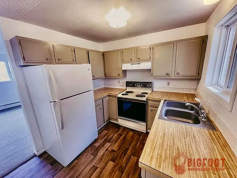 1431 Aspen St. — Photo 3