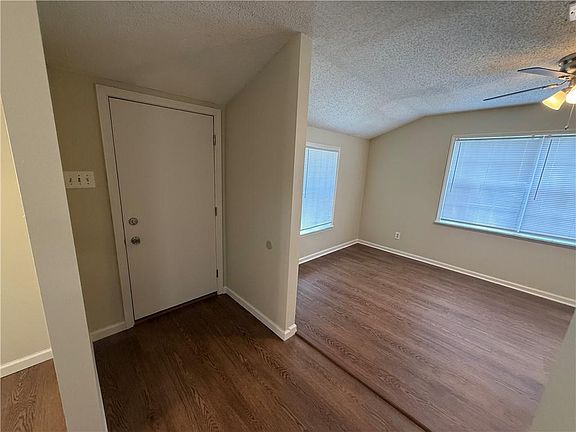 4th image of 218 W Grant St