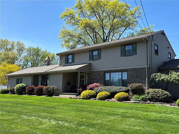 4th image of 383 Edgewood Dr
