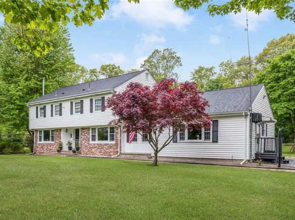 268 Log Rd, Smithfield, RI 02917