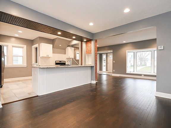 4th image of 4434 Forestwood Dr