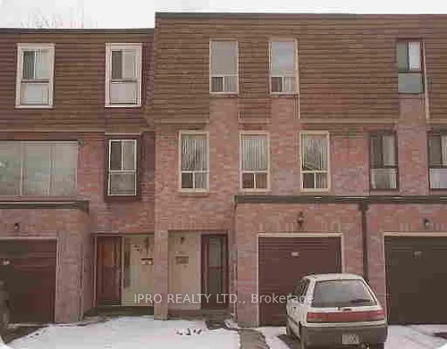 223 Fleetwood Cres Photo 1