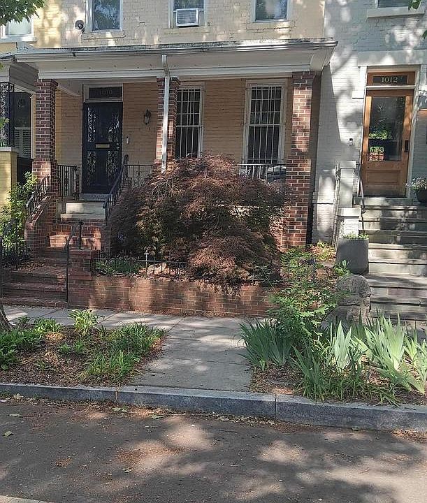 1st image of 1010 10th St NE