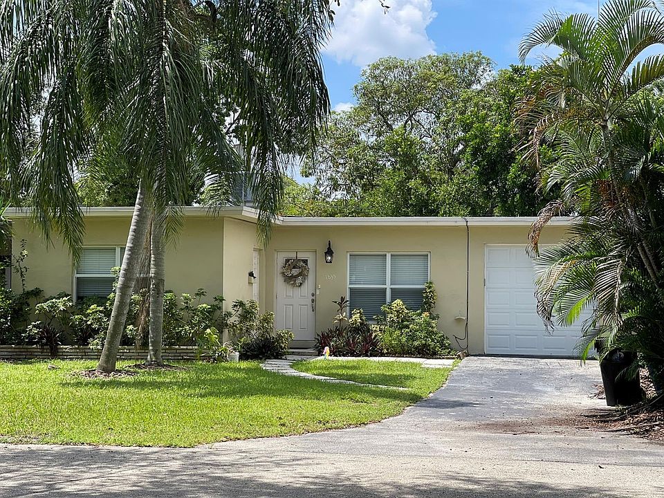 1st image of 2123 Park Ln #2123