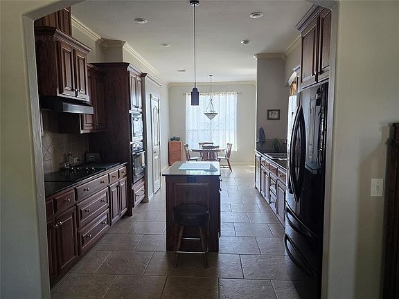 4th image of 2416 Birmingham Dr