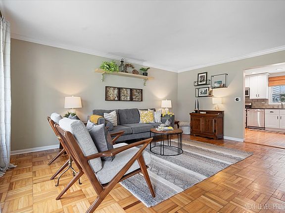 4th image of 384 Lorraine St