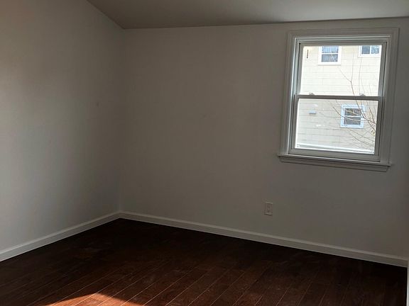 4th image of 10 Avenue