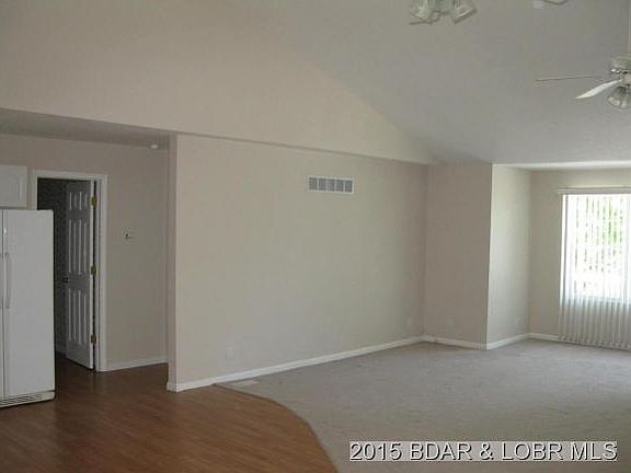 3rd image of 15 Tarah Oaks Dr