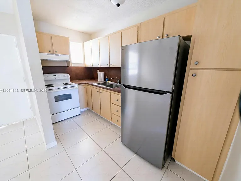 1525 NW 19th Ter #23 — Photo 4