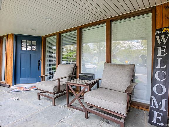 3rd image of 10 Oak Brook Lane