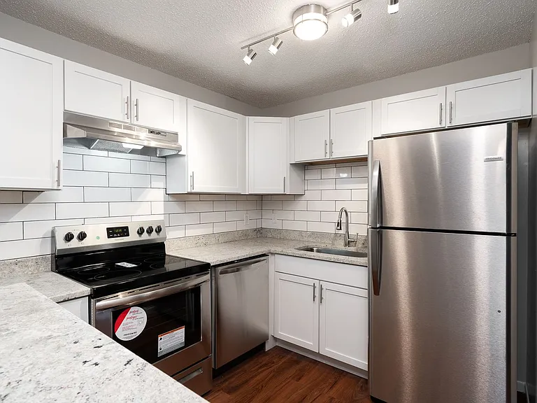 Greenwood Apartments — Photo 11