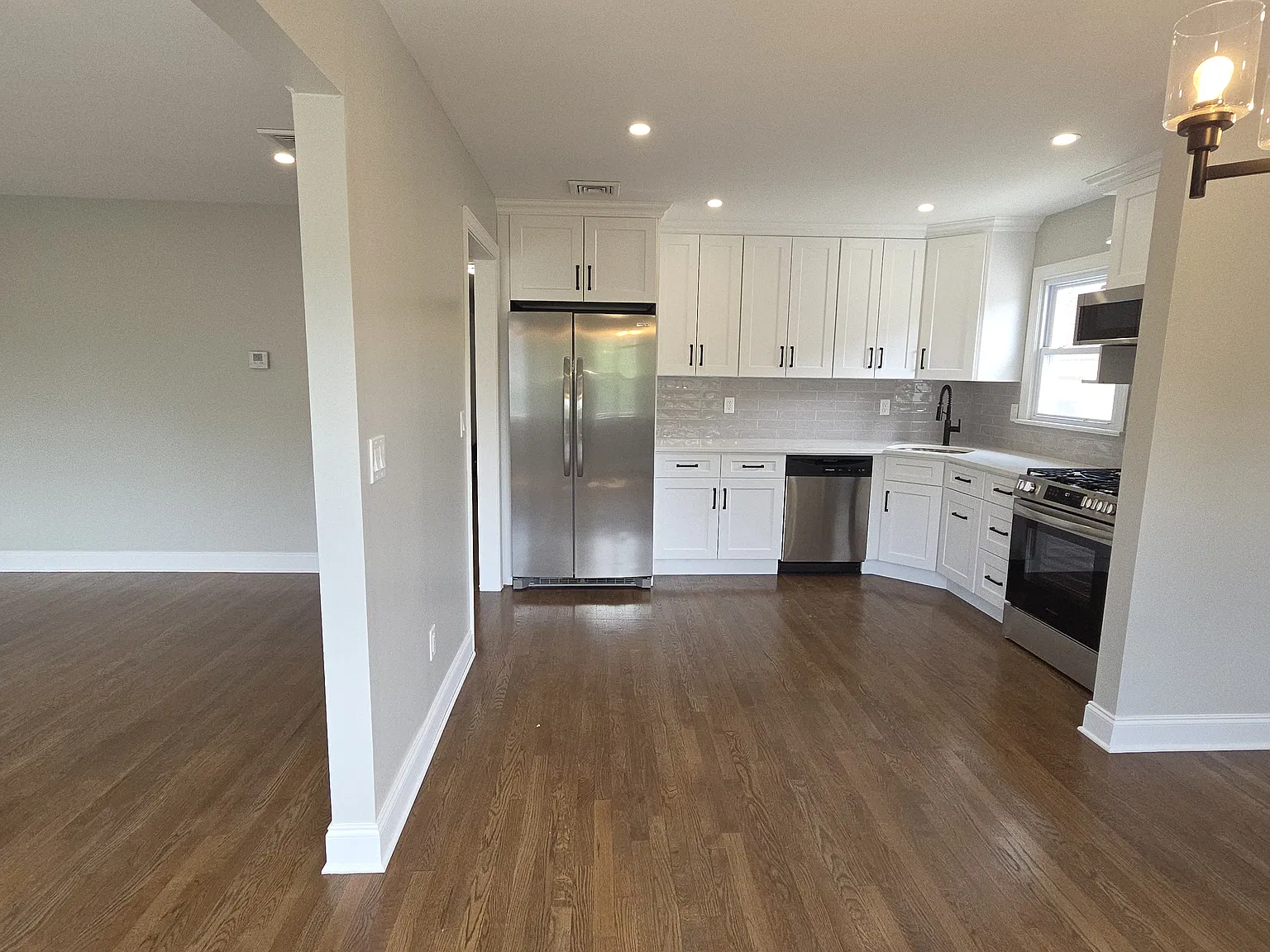 3 bed, 1.5 bath, $3,200 — Photo 2