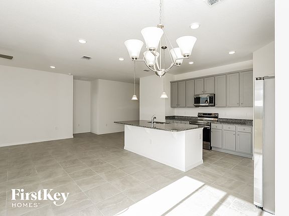 5th image of 531 Crown Rose Dr