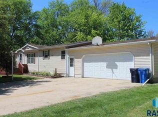 211 N North St, Viborg, SD 57070
