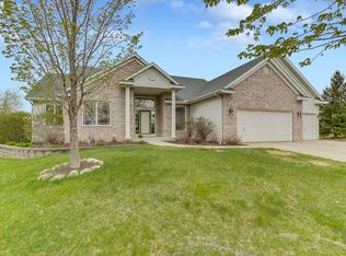 2678 White Eagle Cir, Woodbury, MN 55129