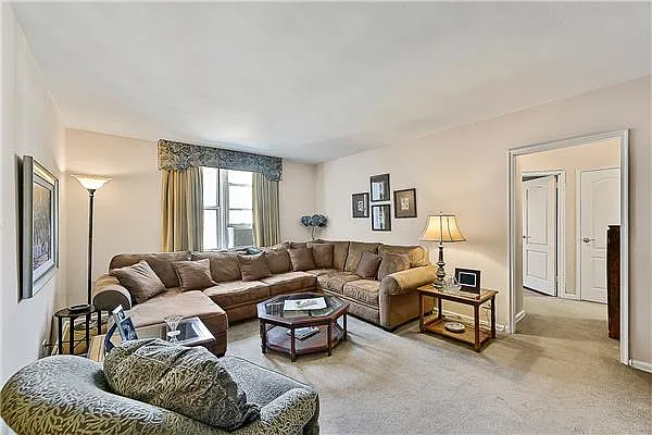 Sold by Exclusive Properties Sotheby's International Realty | media 15