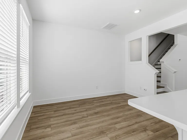 105 Cobden Ct — Photo 21