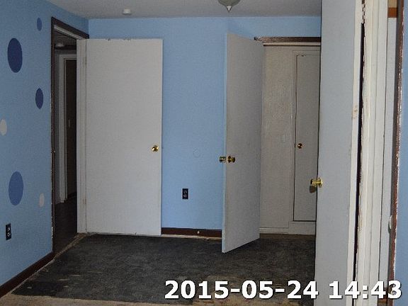 5th image of 953 W Broadway St