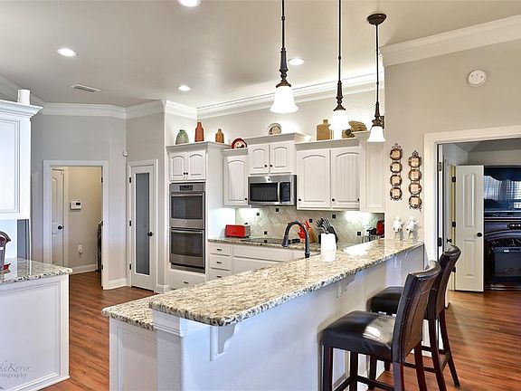 2nd image of 3706 Bettes Ln