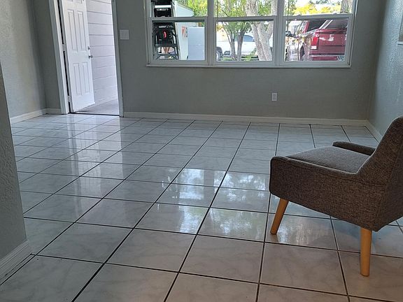 4th image of 207 38th Ave SE