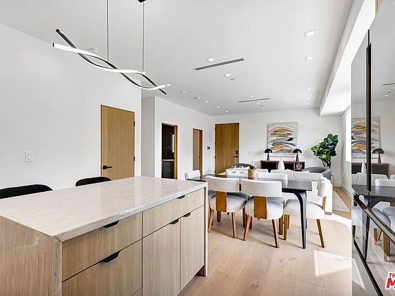 5th image of 4329 Radford Ave #1