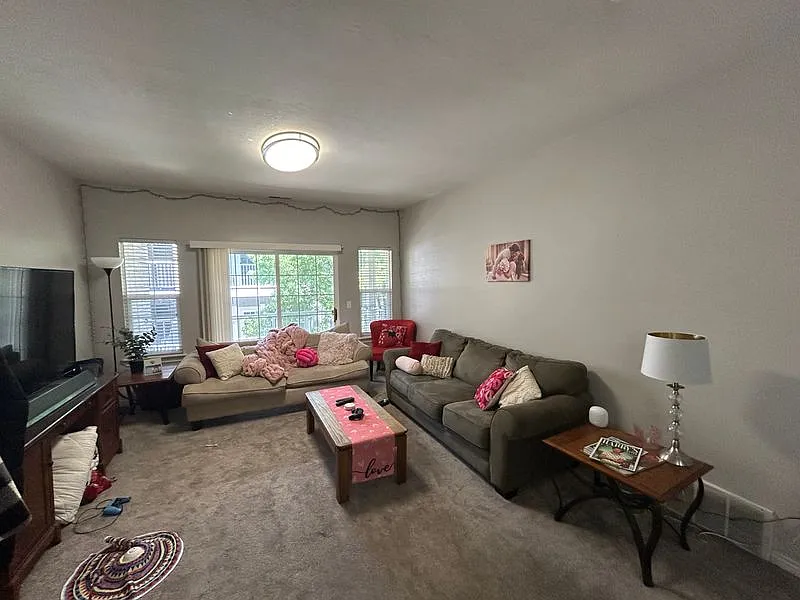 Building Photo - 421 N Belmont Pl #355