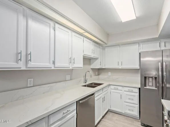 3102 E CLARENDON Avenue #209, Phoenix, AZ 85016