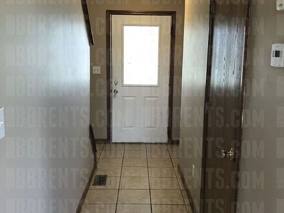 3rd image of 422 Douglas Ave