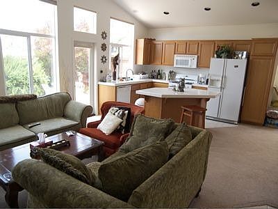 2nd image of 713 Bennett Ave