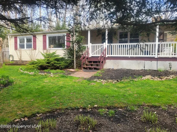 1038 Woodhaven Dr, White Haven, PA 18661