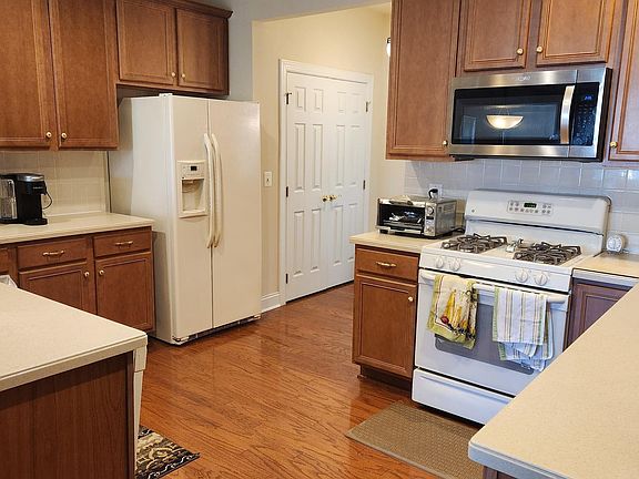 3rd image of 5489 Rodriquez Ln