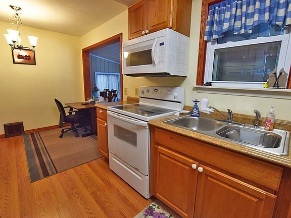 5th image of 30012 Truman Ave