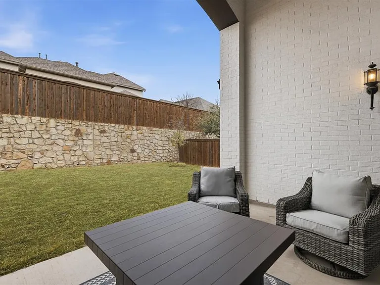 2020 Grey Bark St — Photo 32