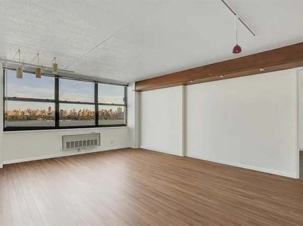 7002 Boulevard East APT 8P, Guttenberg, NJ 07093