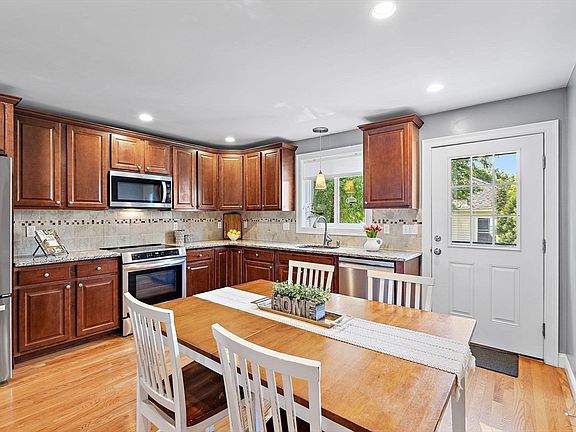 3rd image of 61 Parmenter Rd #1