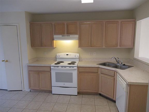 5th image of 108 Roosevelt Ct