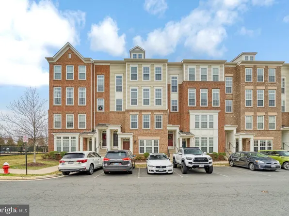 43611 Helmsdale Ter, Chantilly, VA 20152
