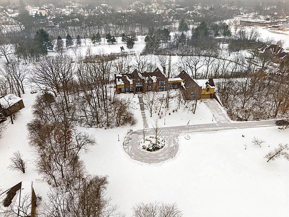 2nd image of 8425 S Hickory Ct