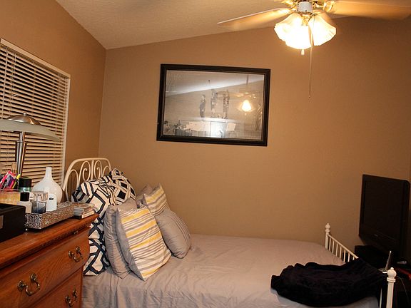 5th image of 1317 Throckmorton Dr
